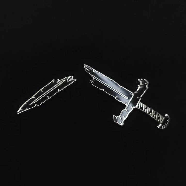 Gebroken Zwaard Dubbele Speld voor wholesale door Defensive Wounds