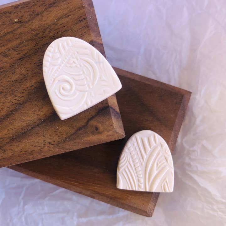 laylay designs - Venta al por mayor Pendientes de botón/aretes de poste - Kampana