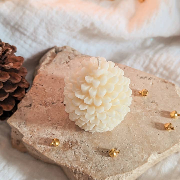 Iconic Candles - Wholesale Novelty Candle - Christmas Pine Cone Decorative Candle 4