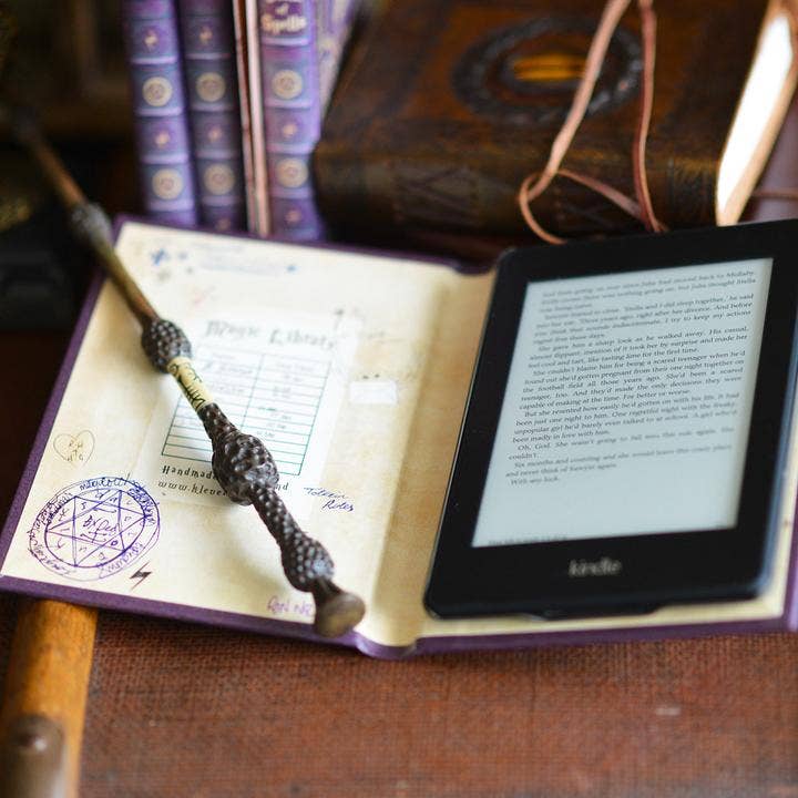 KleverCase - Vente Couvertures de livre - Housse universelle Histoire de la magie pour tous les Kindle et liseuses6