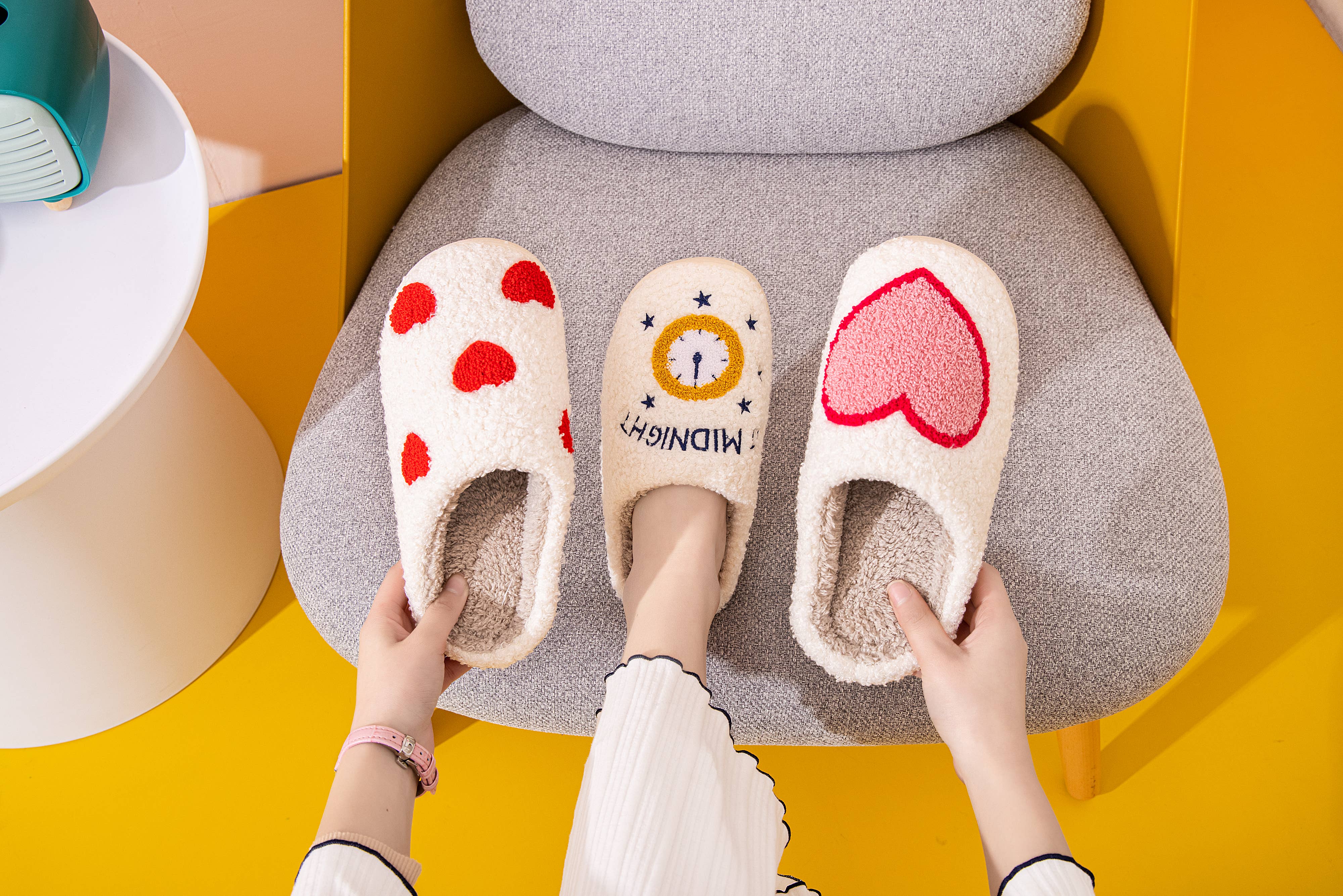 Shop Lev – wholesale Slippers – Women's – Fun Cartoon Illustrated Plush Fur Slip on House Slippers15