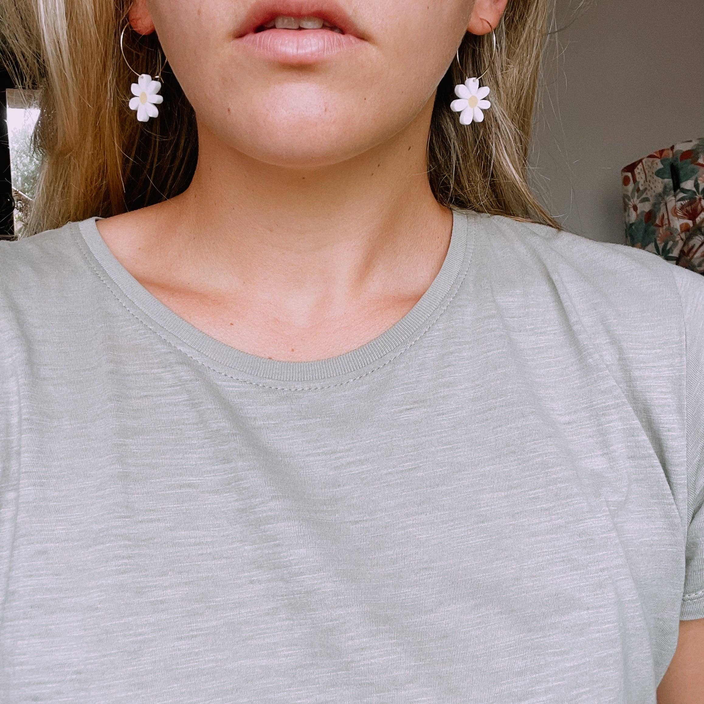 Emeldo - Wholesale Dangle Earrings - Mini Daisies // select colour8