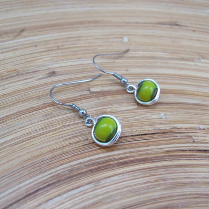 Limettengrün baumeln Edelstahlohrringe für den Großhandel von Crystal McMaster Jewellery Designer