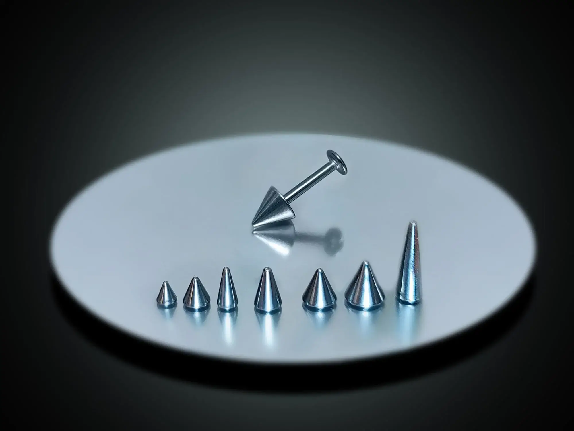 Bodytrend - Wholesale Lip Ring - TITANIUM - CONE/SPIKE LABRET STUD,LIP PIERCING ‐ 14G,16G,18G5