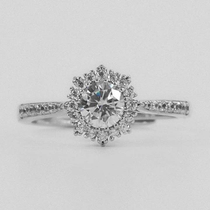 Anillo Halo Moissanite para venta al por mayor de Senoval Jewelry Co.