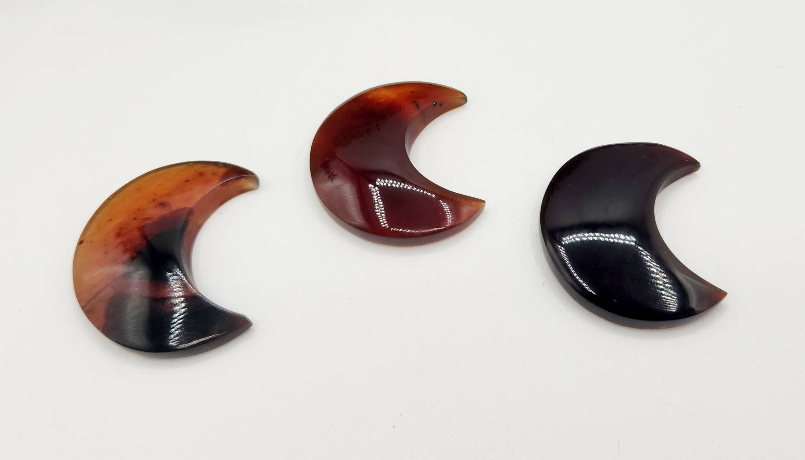 Meraki Gemstones – Engroshandel Spirituelle sten og krystaller – Amber Moon Form (Ca. 40mm) 100% Naturlig Rav3