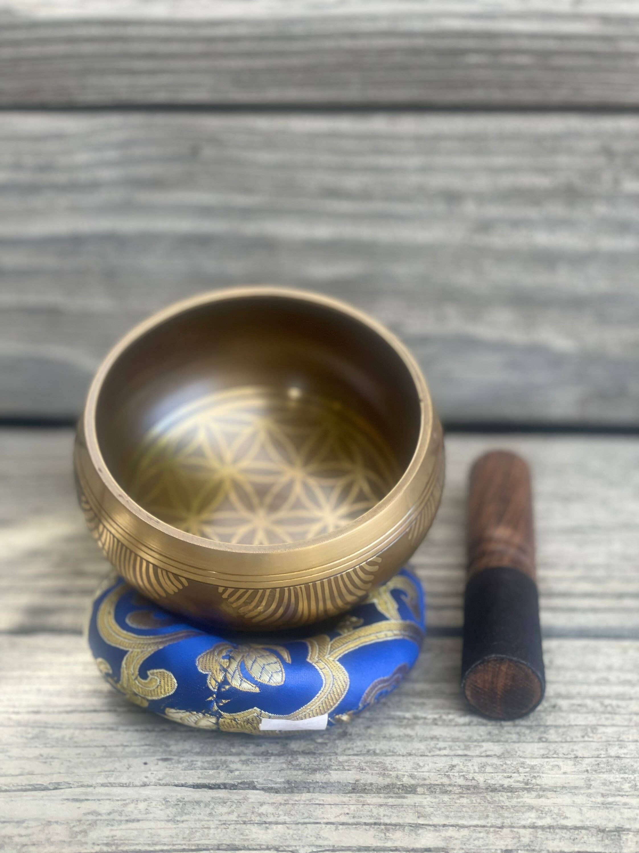 Like International – wholesale Meditationsprodukter – Tibetansk sångskålset med kudde och klubba5