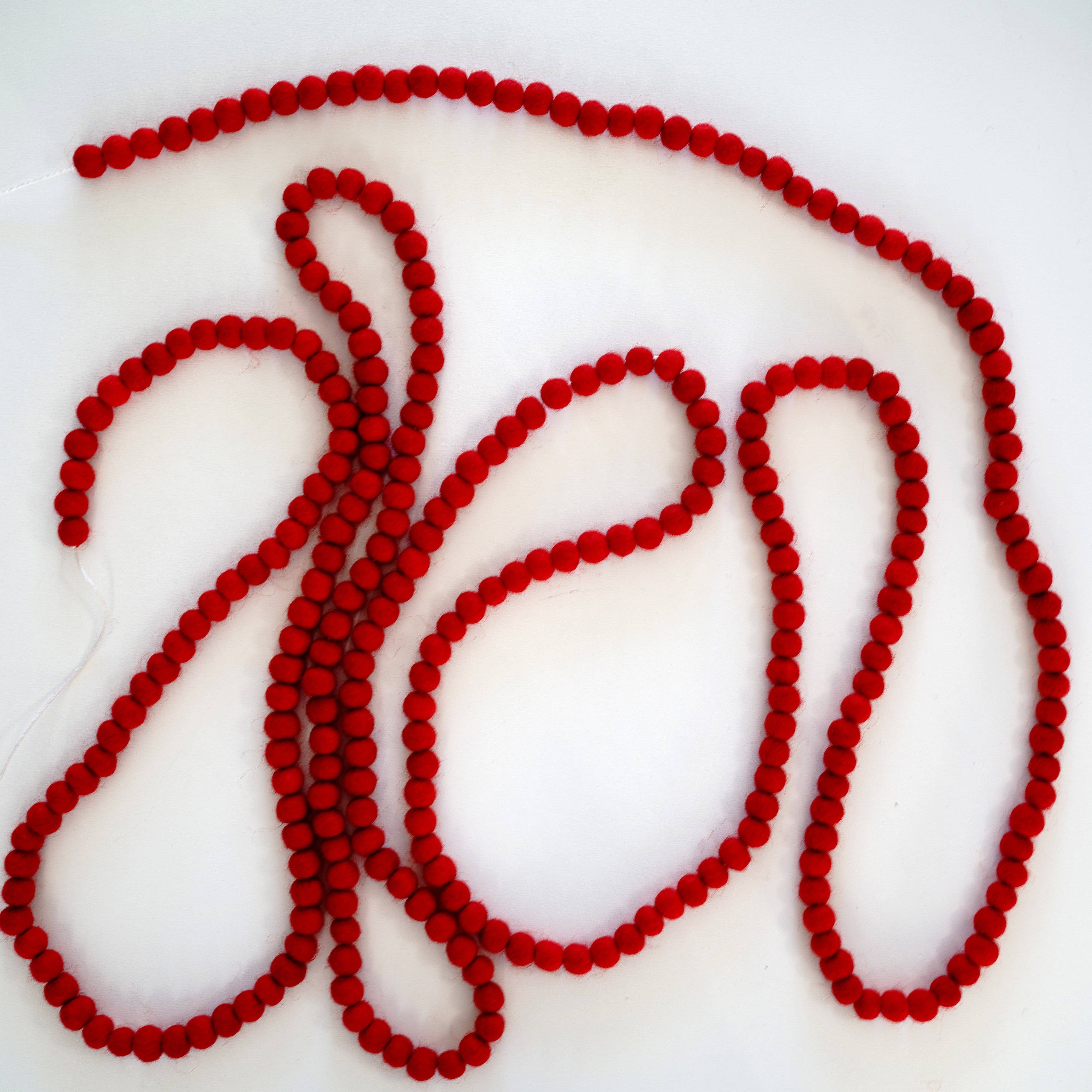 Decomod – wholesale Bunting/Krans – Mini filt bollslinga 1 cm bollar ca 300 bollar 3 meter lång16