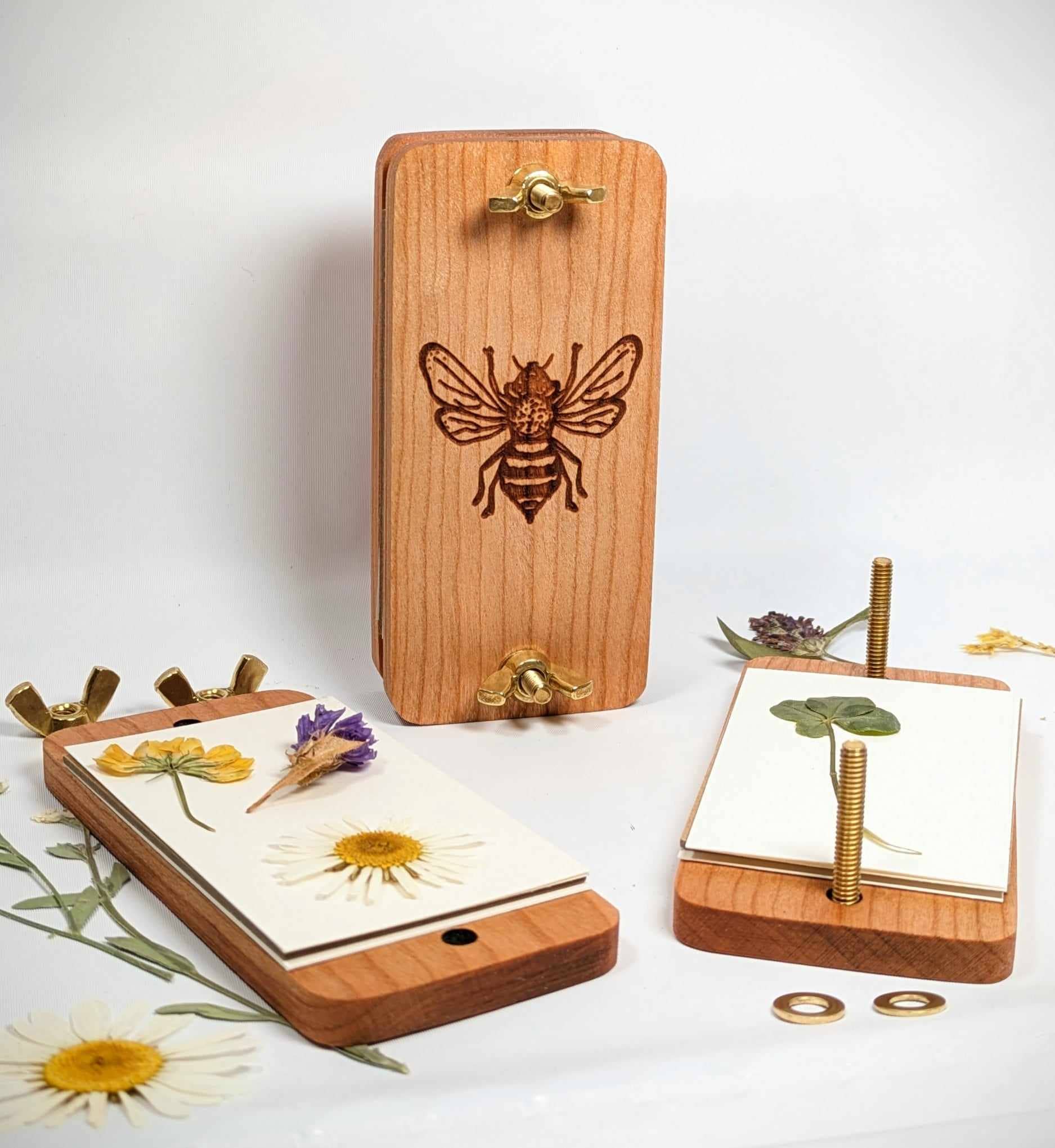 Macon Makes - Wholesale DIY Craft Kit - Pocket Sized Flower Press With Bee Design| 2"x4"10