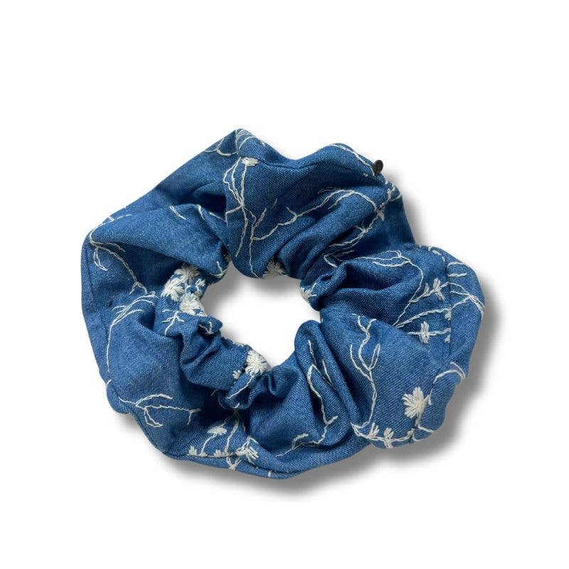 Hairjewelz by Elle – Engroshandel Scrunchie – Kvinder – Scrunchie Maxi „Broderi Jeans“ - Blå0