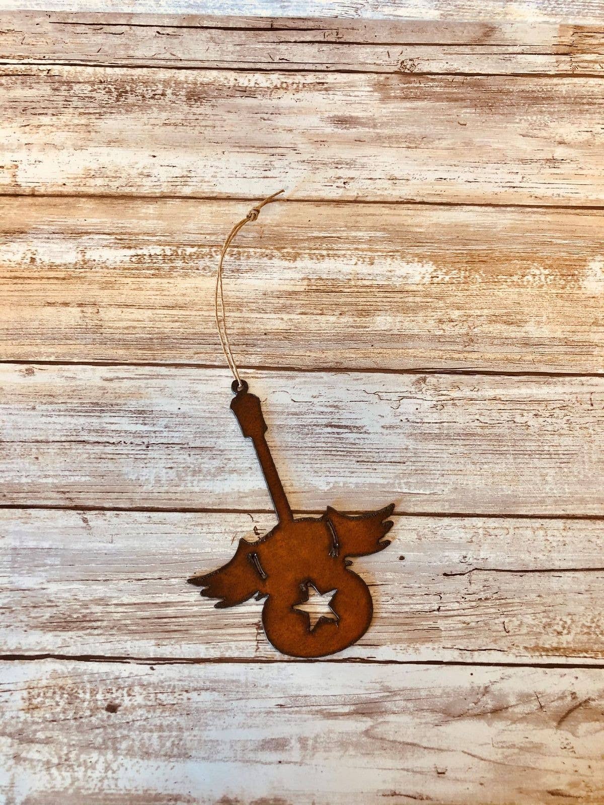 Universal Ironworks USA – wholesale Prydnad – Bevingad gitarr med stjärnprydnad0