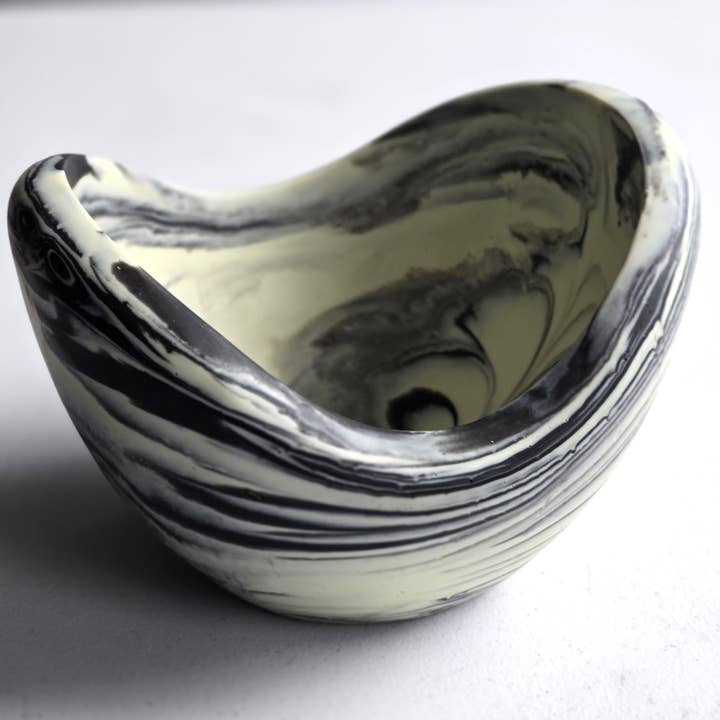 Gibb & Daan - Wholesale Serve Bowl - Organic Shape Resin Bowl - Entryway Catchall - Small Size 3