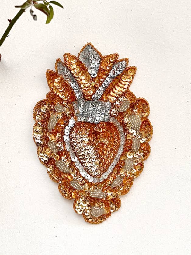 Flamboyant heart patch - gold for wholesale by Tienda Esquipulas distribution