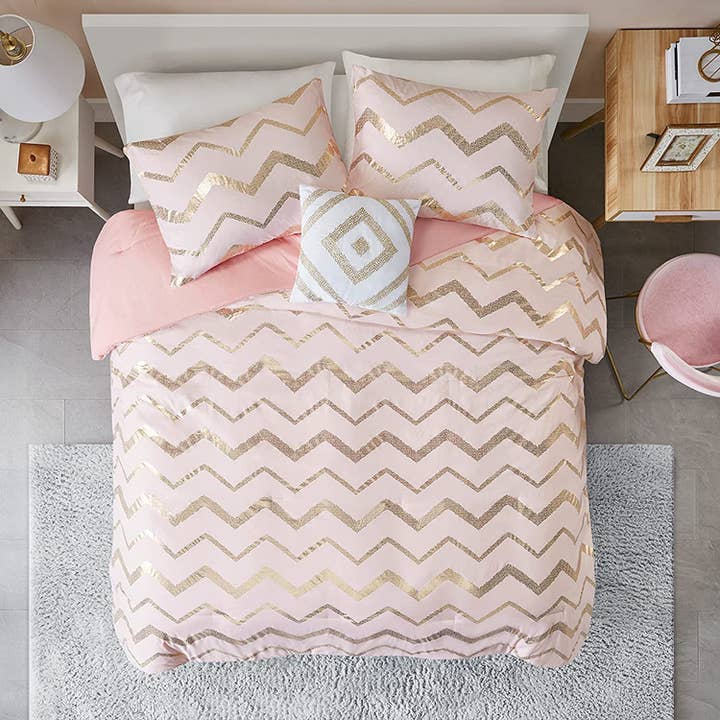 Ziggy Pink/Rose Gold Comforter Set for Full/Queen Bed for wholesale on Faire