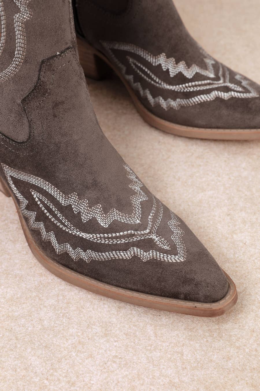 Oliccui - Wholesale Cowboy Boots - Women's - WESTERN EBROIDERED POINTED-TOE TALL BOOTS11