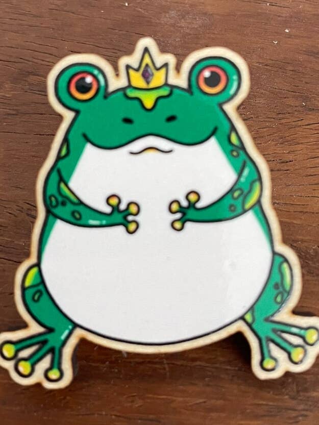 Rey Frogbert IX - Alfiler de madera para venta al por mayor de Oli Jolly Ink