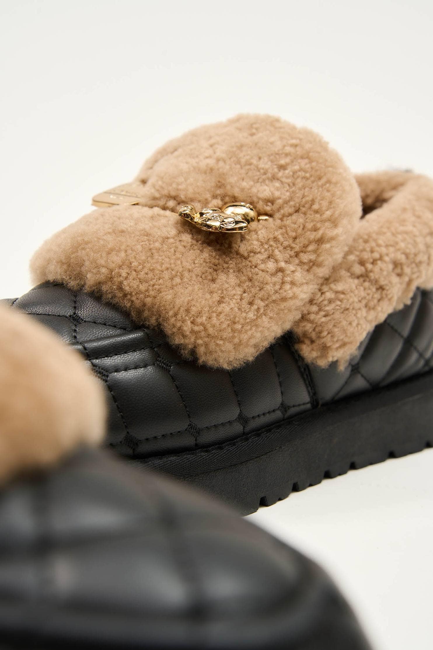 Fiato Black for wholesale on Faire7