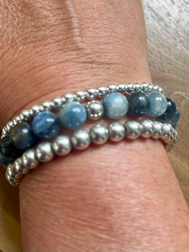 Bracelet Empilé en Cyanite pour la vente par Hockley Designs