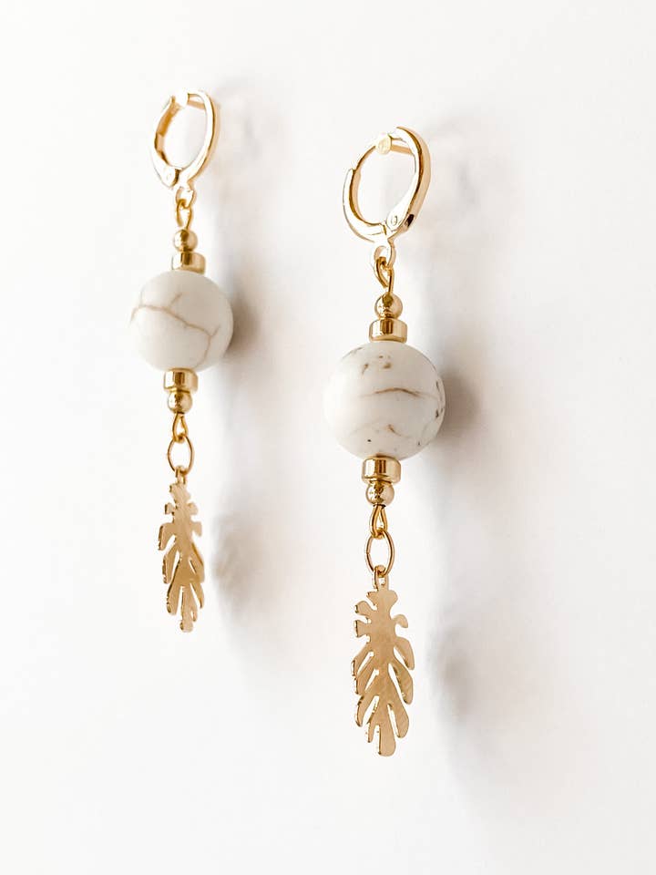 Delaney Drop | Mattweißer Büffeltürkis Halbedelstein S für den Großhandel von Aves + Brit | Handmade Midwest Modern Jewelry