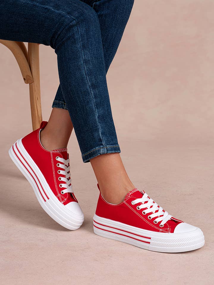 Platte Muiltjes met Gekruiste Bandjes en Metalen Gesp voor wholesale door LADY GLORY