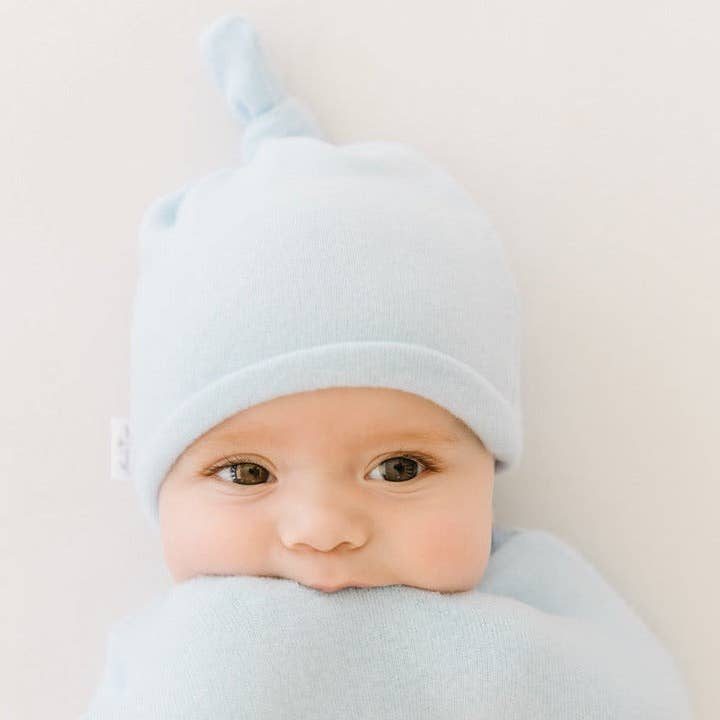 BONNET KNOTTY pour la vente par Mama Coco