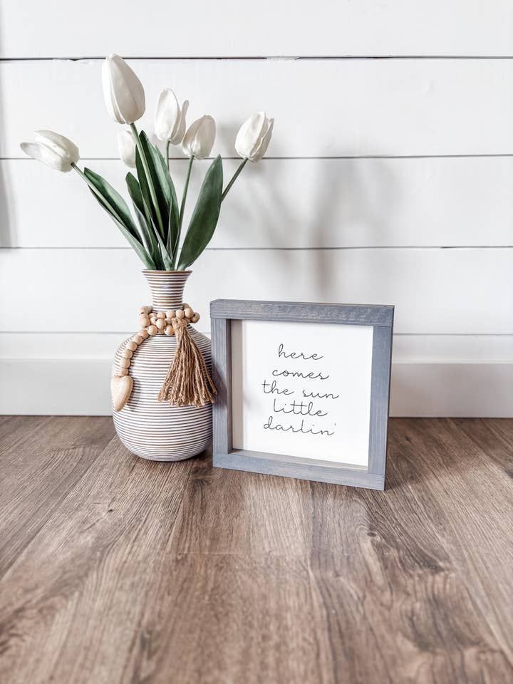 Voici le soleil, petite chérie pour la vente par Wooden Arrow Designs