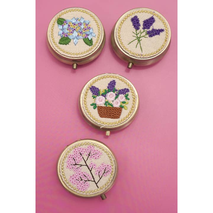 JOSSLYN by wall to wall - Vente Boîte/rangement à bijoux - ORGANISATEUR DE BIJOUX AVEC MIROIR ET BRODERIE FLORALE | 40P5722