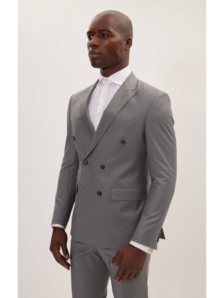 GRIS OSCURO Traje con doble botonadura de lana merino Super 120S para hombre, color gris oscuro de venta al por mayor en Faire3