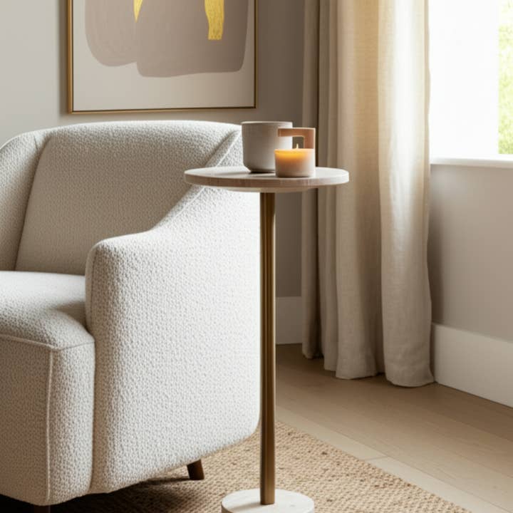 Tavolino rotondo in travertino naturale/oro da 26 pollici con piano in pelle scamosciata. per la vendita all'ingrosso da parte di Sagebrook Home