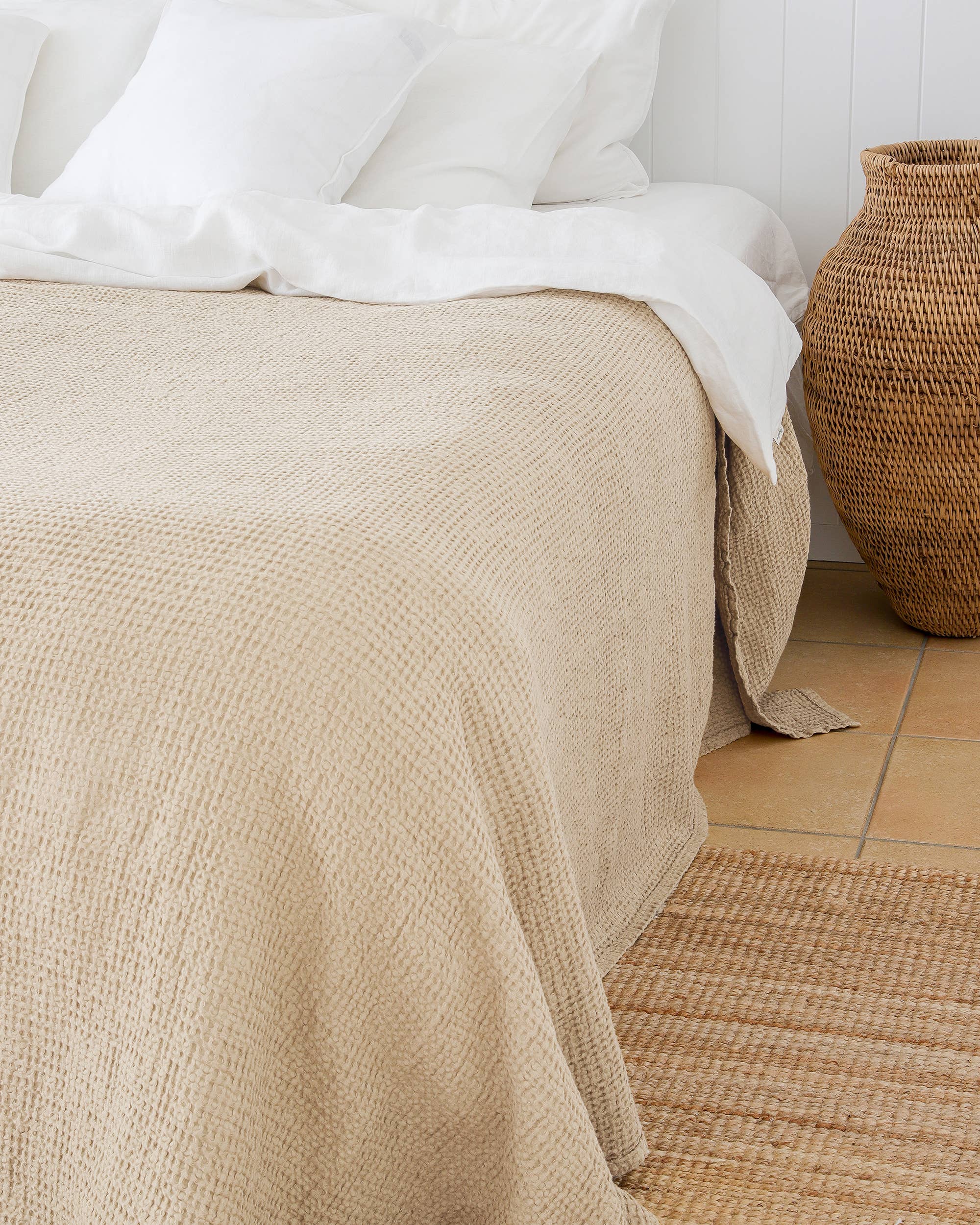 MagicLinen (We handle U.S. import procedures for you) – wholesale Prydnadsfilt – Pläd i linne med våffelstruktur i vaniljfärg5