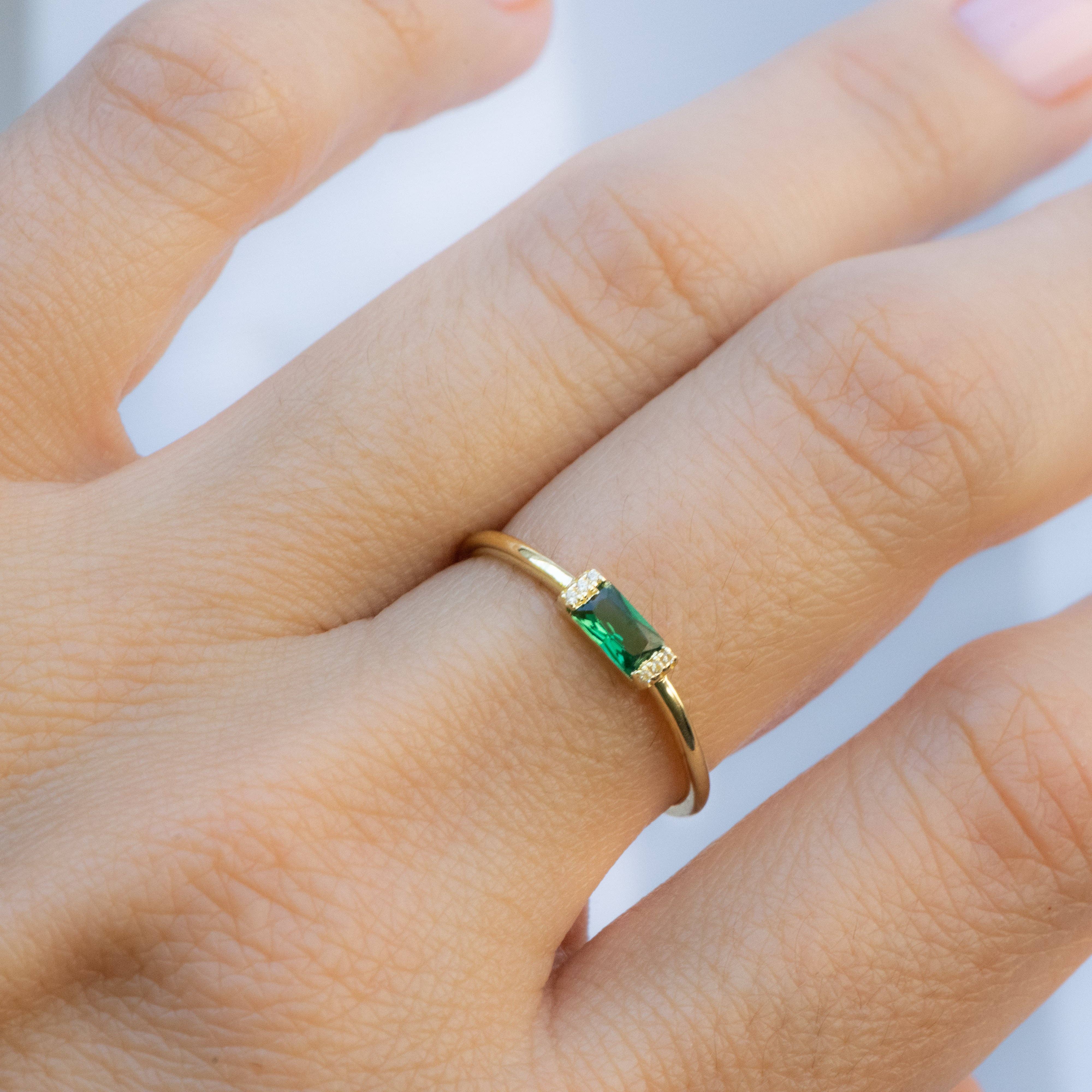 Sami Jewels – Engroshandel Solitairering – Smaragd Simple Baguette Ring1