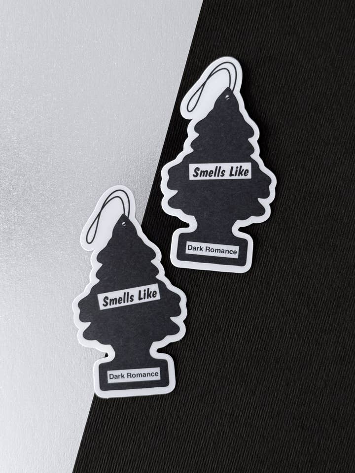 Luktar som mörk romantik-klistermärke för wholesale av Wolf & Wren Co.