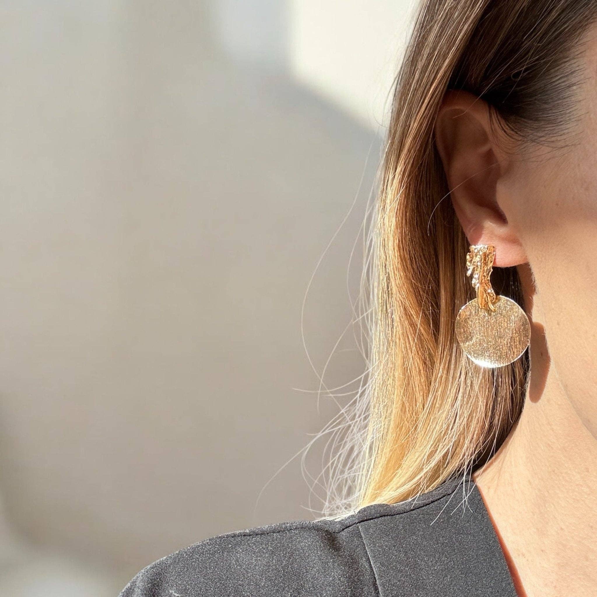 DUESTELLE ITALIA - Wholesale Dangle Earrings - Daphne - Hammered Gold Earrings2