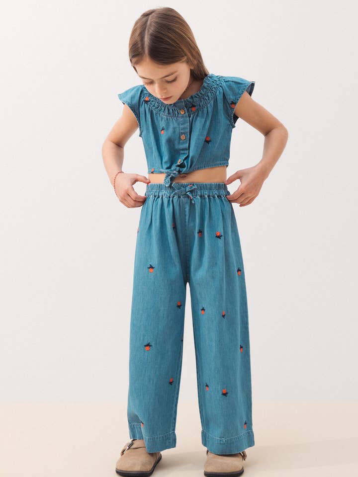 Pantalon large en denim avec broderie florale (546420-45) pour la vente par Lanidor Kids