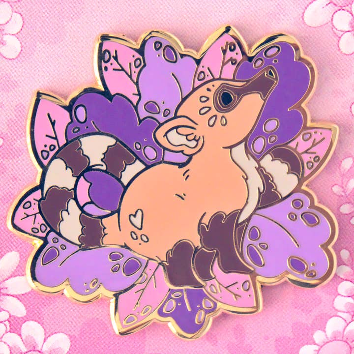 Épingle en émail dur à queue annelée Midnight pour la vente par Evy Benita