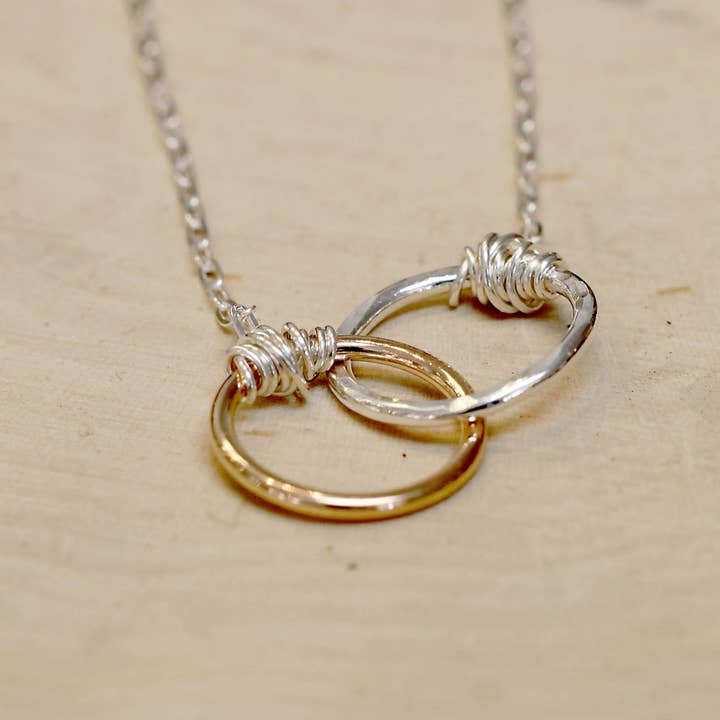 Collana a doppio cerchio per la vendita all'ingrosso da parte di Altitude Jewelry