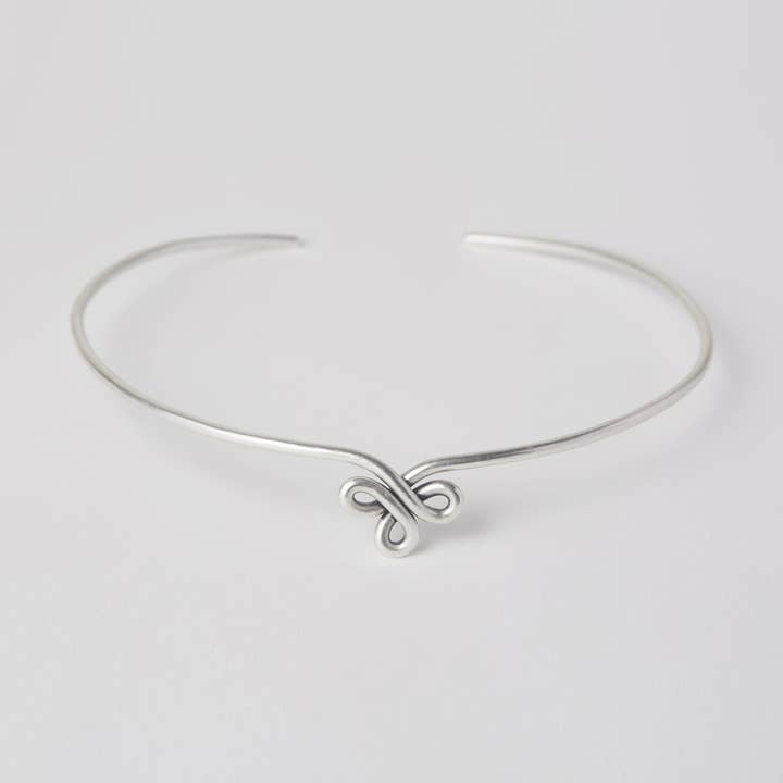 Collier Trois Swoops pour la vente par Suna Bonometti LLC