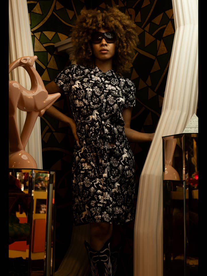 Robe d'été noire Freak of Nature pour la vente par Pretty Snake