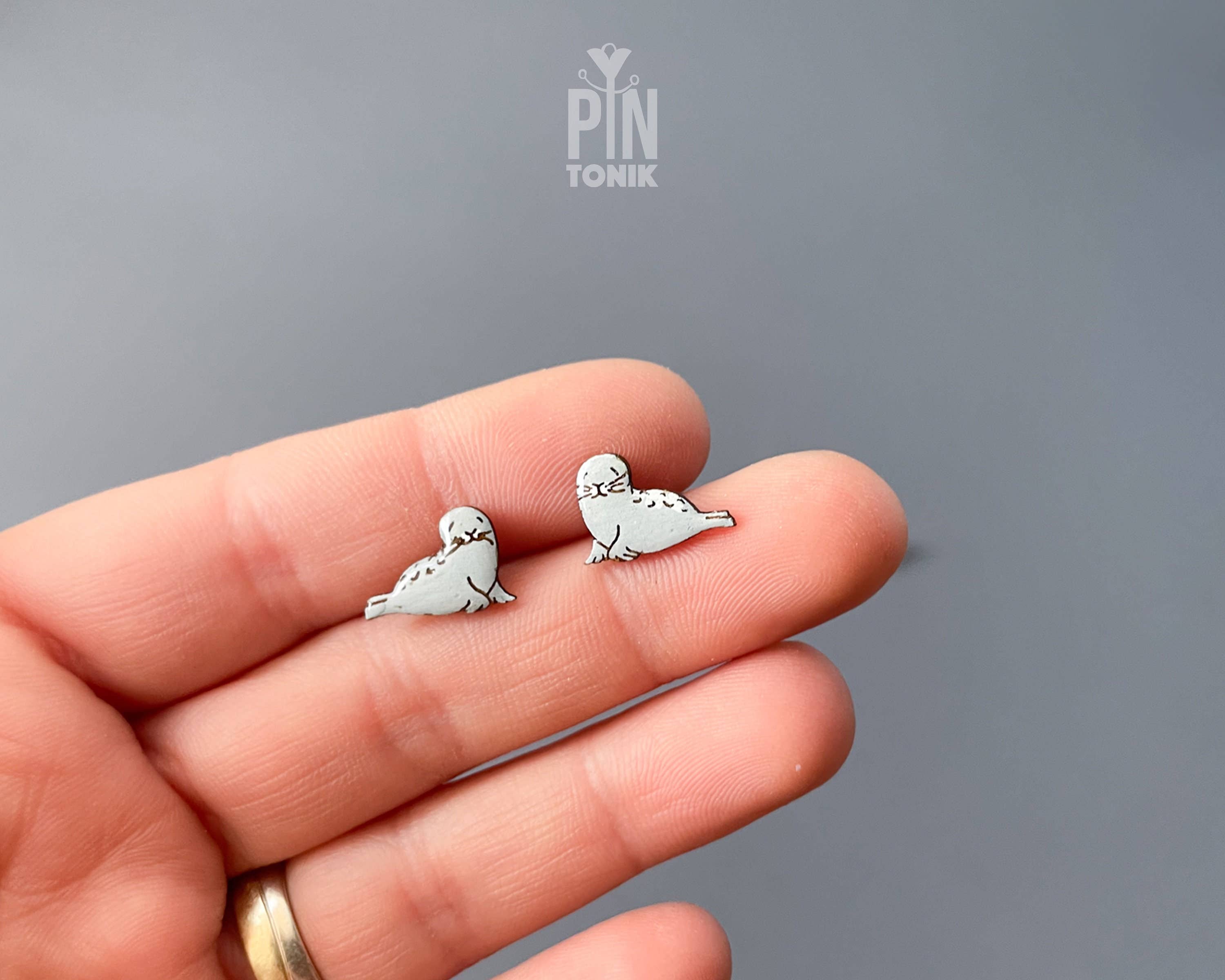 PinTonik – Engroshandel Ørestikkere – Manatee Ørestikker - Sælsmykker - Uens Sommer3