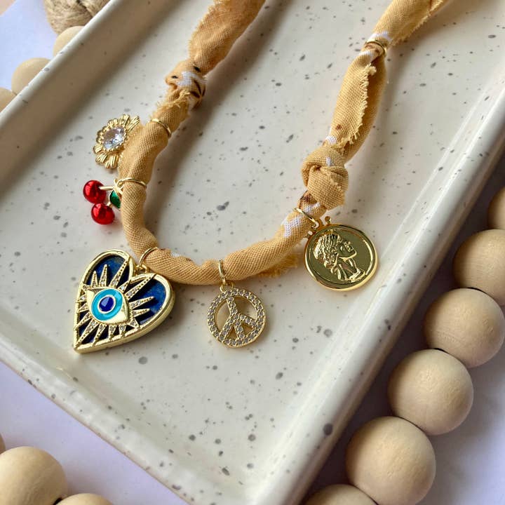 Bandana Charm Halskæde | 5 Charms | Guld Fyldt for engroshandel hos Larra Mirk Design