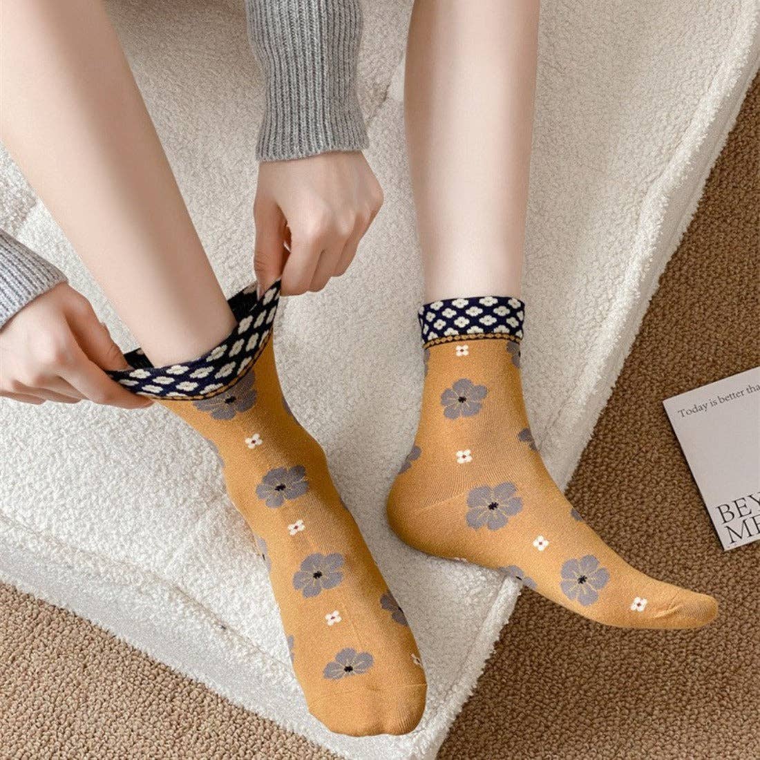 Funkyrel® Atzbranding Limited - Wholesale Socks - Women's - Rufia - Colorful Floral Pattern Mid-Calf Socks3