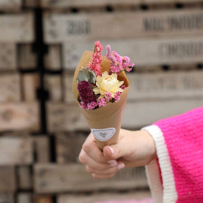 LSF Wholesale – wholesale Dried/pressed flowers – Mini Dried Bramble Bouquet (pack of 10)3