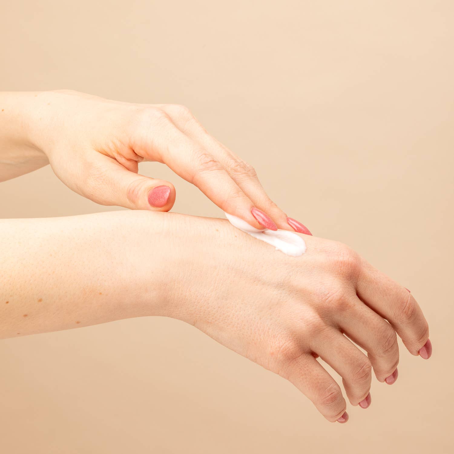 We Inspire Beauty - Wholesale Hand Cream/Lotion - Hand cream box + Lip balm "Sweet cuddle"2