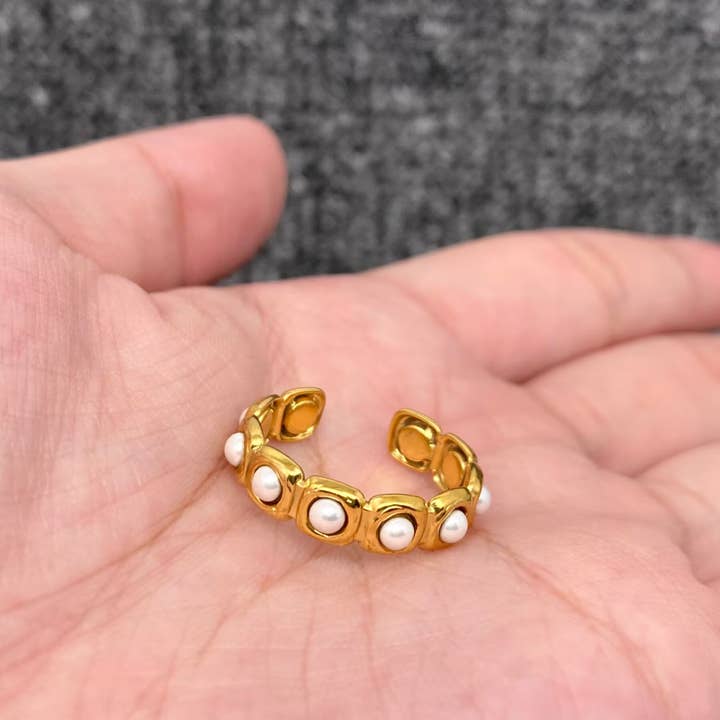 Mio Queena - Wholesale Cocktail/Statement Ring - 18K Golden Stainless Steel Adjustable Ring With Pearls - FGS1