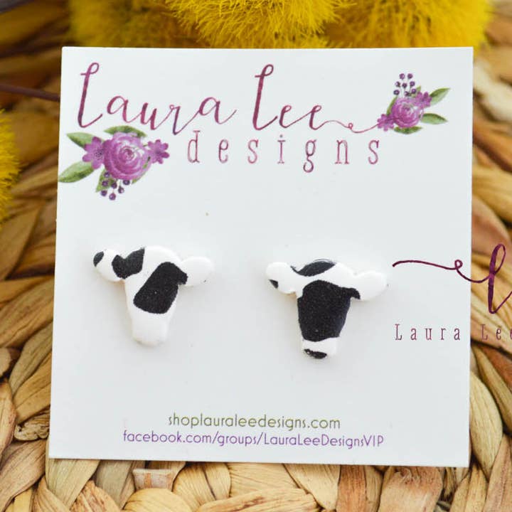 Oorknopjes met koeien in zwart en wit klei voor wholesale door Laura Lee Designs