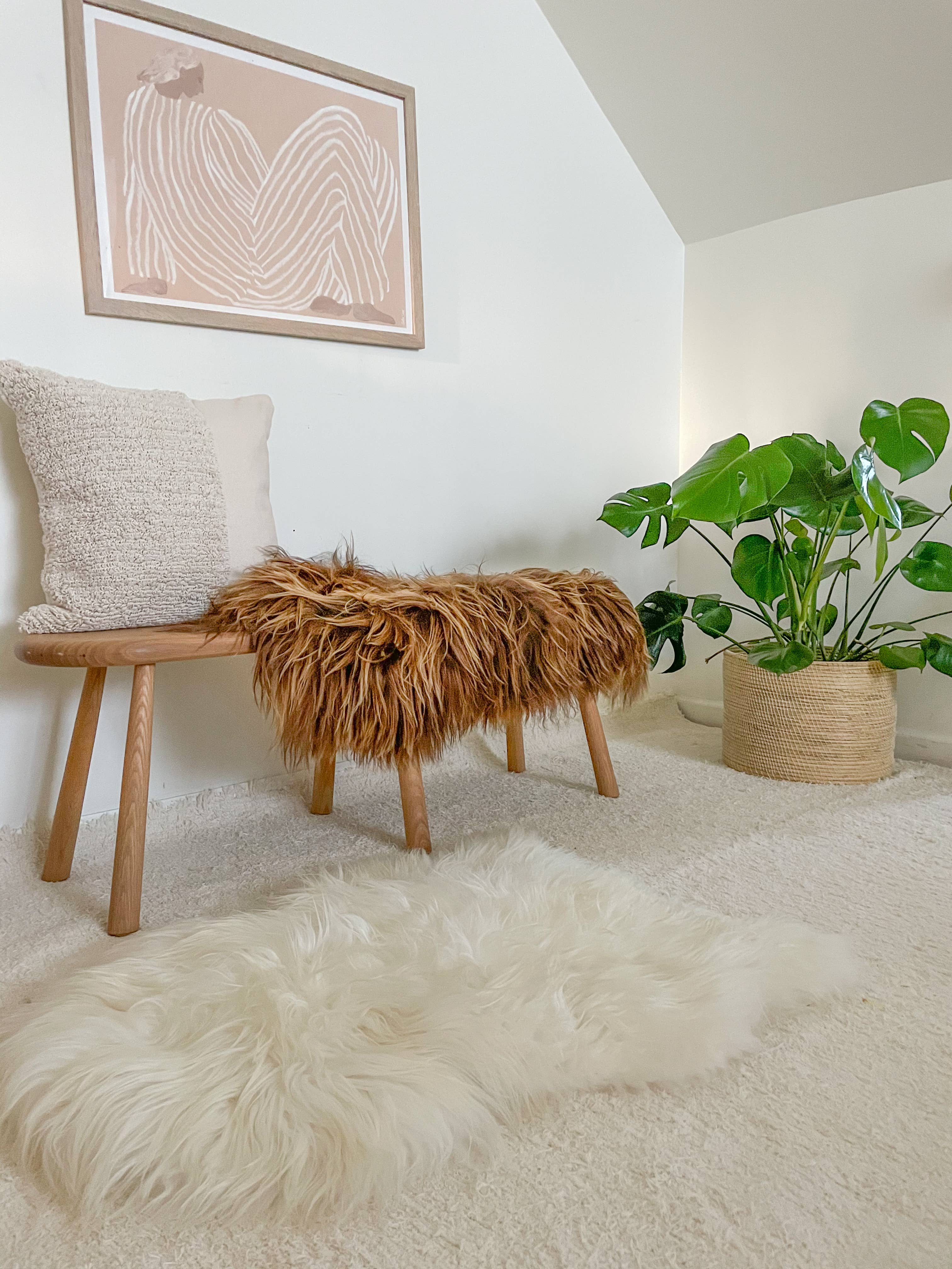 HoogaHooga - Wholesale Throw Blanket - Lottie Icelandic Sheepskin3