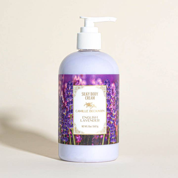 Crème hydratante pour le corps soyeuse à la lavande anglaise 13 oz pour la vente par Camille Beckman