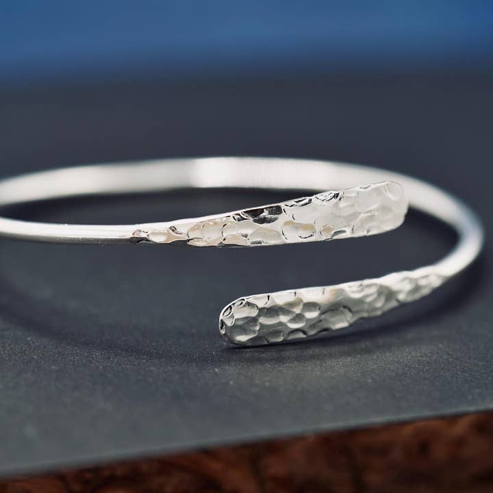 Kaali Boutique - Vendita all'ingrosso Bracciale a polsino - Bracciale in Argento Martellato, Bracciale Antiossidante13