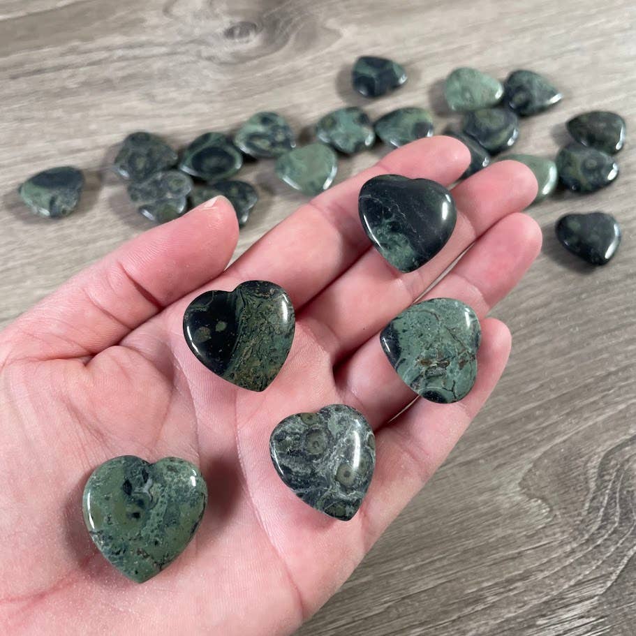 Keystone Crystals - Vente Pierre et cristal de spiritualité - Cœurs plats sculptés en pierres précieuses de 25 mm – Cœurs en cristal en gros35