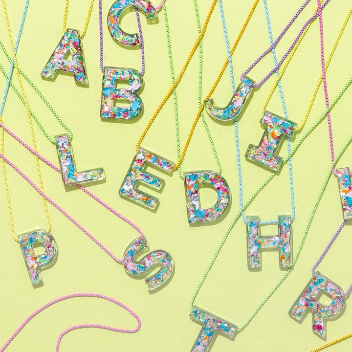 *EN SOLDE* Colliers - Lettres - Confettis Colorés - 32 Pièces pour la vente par Taylor Elliott Designs